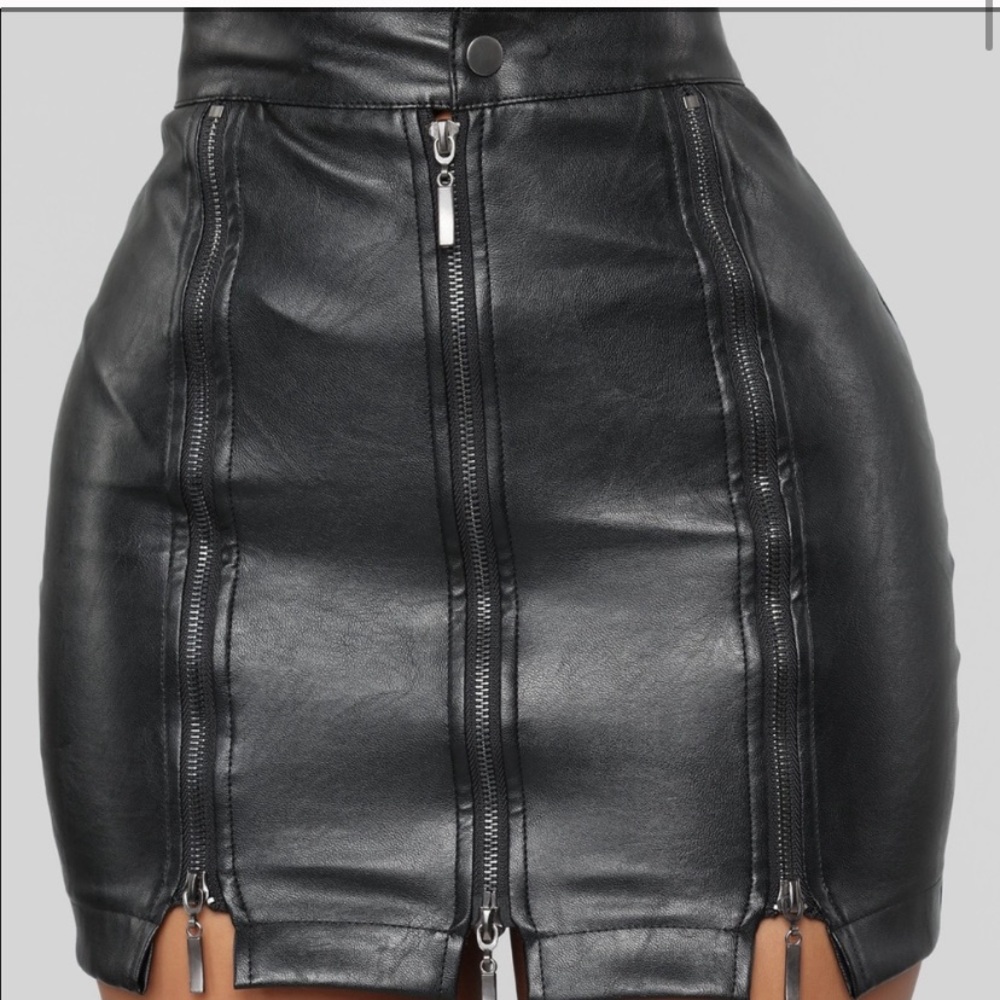 Wore once black leather zipper mini skirt